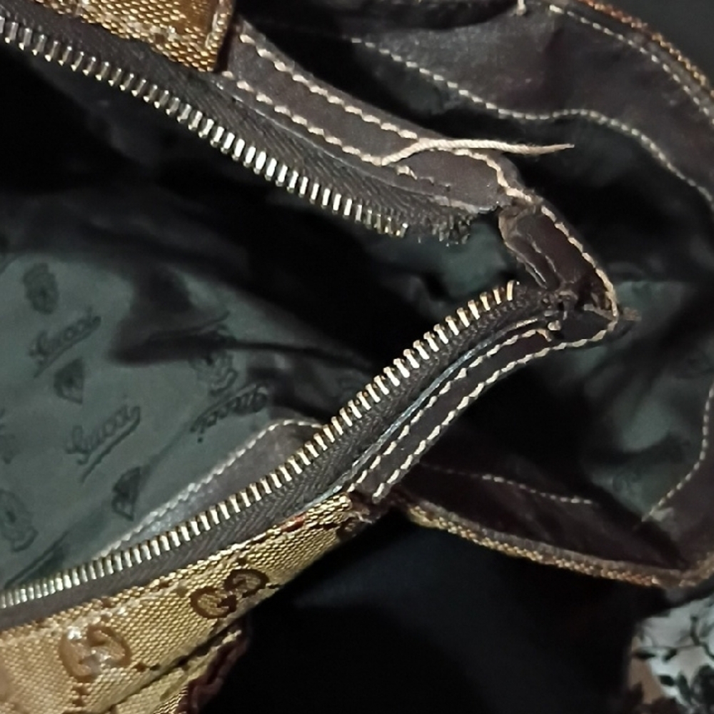 Gucci Shiny Brown Monogram Travel Bag - Picture 4 of 10